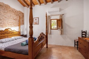 2 bedrooms, iron/ironing board, free WiFi, bed sheets - Country House 'Es Pujols -  Can Mussenya' with Private Terrace, Wi-Fi and Air Conditioning (Illes Balears)