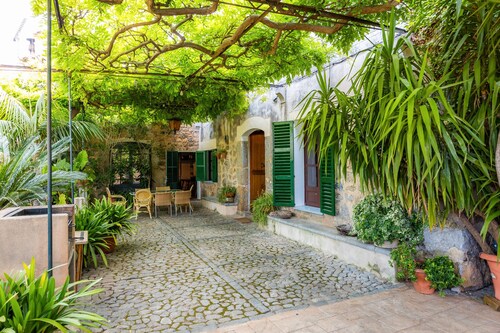 Villa with swimming pool in the idyllic Sóller valley