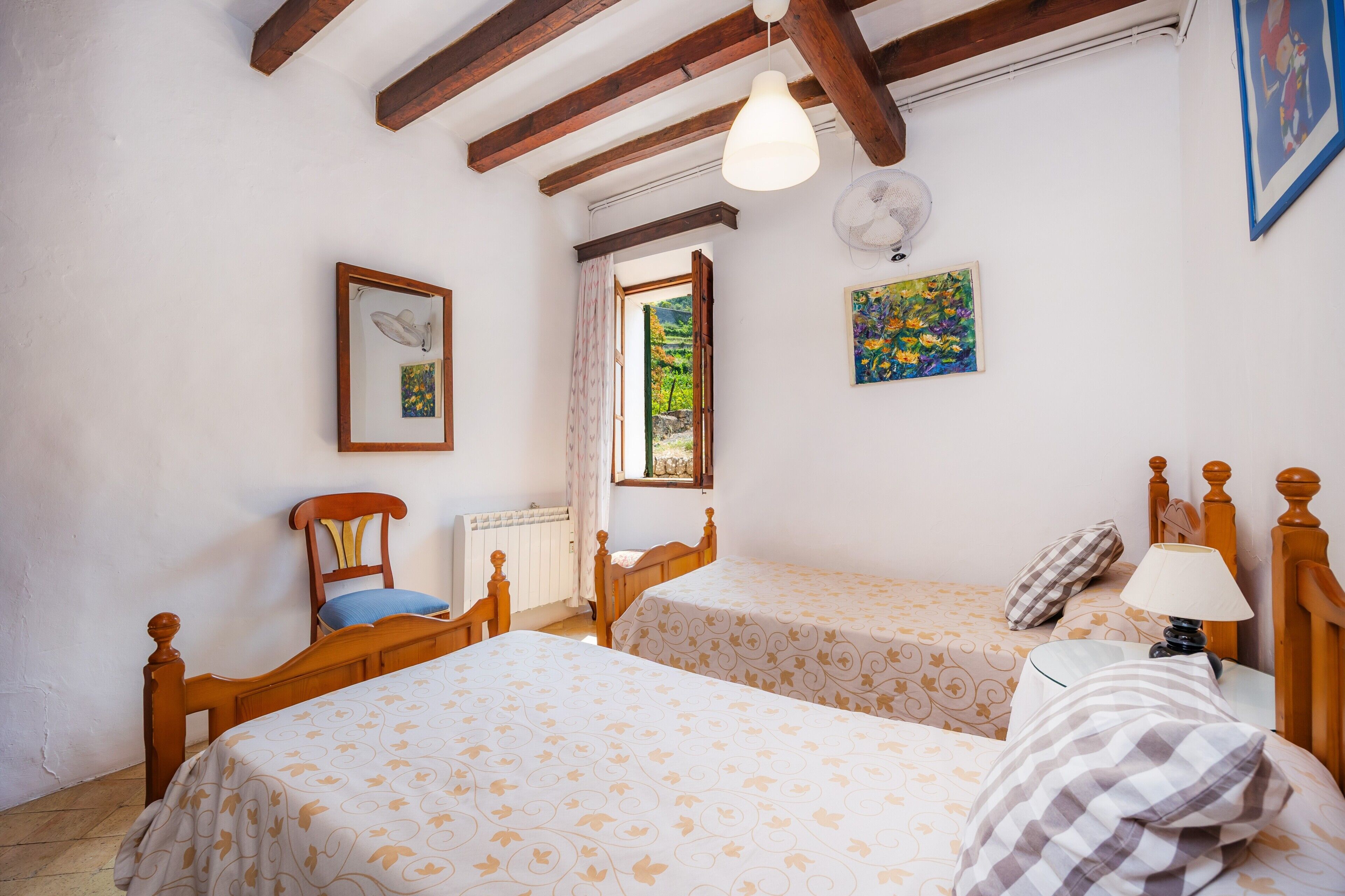 4 habitaciones, tabla de planchar con plancha y wifi gratis 