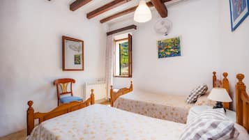 4 habitaciones, tabla de planchar con plancha y wifi gratis