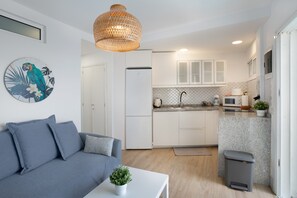 TV - Vacation 'Flipper 302' with Sea View, Shared Pool and Wi-Fi (Maspalomas)