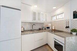 Fridge, microwave, oven, stovetop - Vacation 'Flipper 302' with Sea View, Shared Pool and Wi-Fi (Maspalomas)