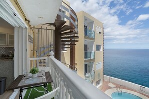 Outdoor dining - Vacation 'Flipper 302' with Sea View, Shared Pool and Wi-Fi (Maspalomas)