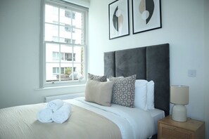 1 bedroom, desk, iron/ironing board, travel cot - BnBNook - Bright 1BR by Barbican and St. Paul's (Greater London)