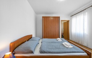 5 bedrooms, in-room safe, iron/ironing board, free WiFi