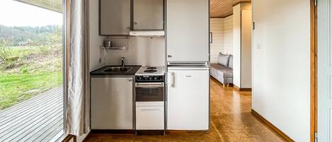Fridge, stovetop, coffee/tea maker