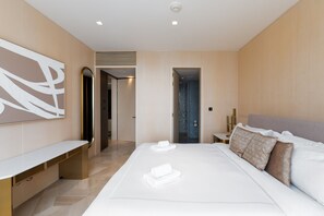2 chambres, coffres-forts dans les chambres, fer et planche à repasser