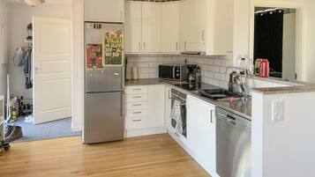 Réfrigérateur, four, plaque de cuisson, lave-vaisselle