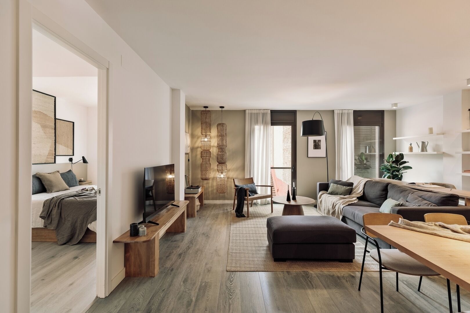 2 多间卧室、熨斗/熨衣板、WiFi、床单