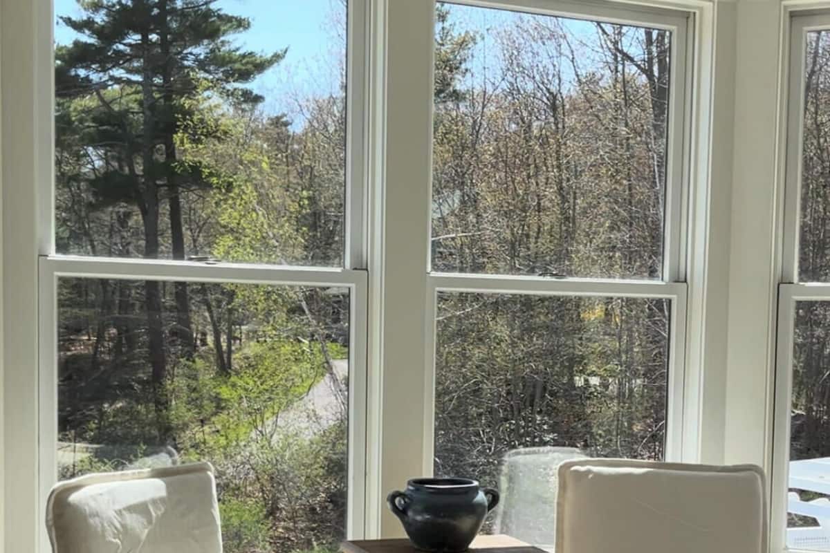 Kamar Premier, 1 Tempat Tidur King, pemandangan kolam renang | Setrika/meja setrika dan Wi-Fi gratis