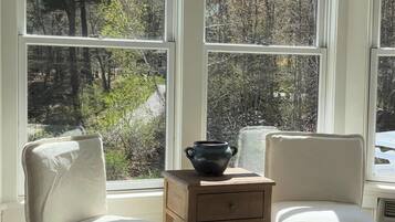 Premier kamer, 1 kingsize bed, uitzicht op zwembad | Een strijkplank/strijkijzer, gratis wifi