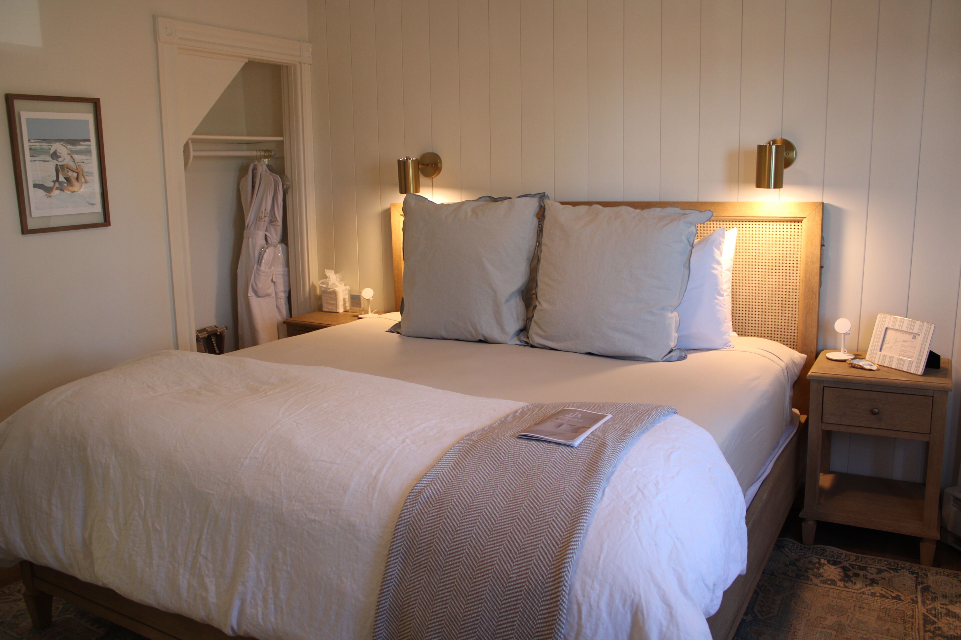 Premier Room, 1 King Bed, Partial Ocean View | Iron/ironing board, free WiFi