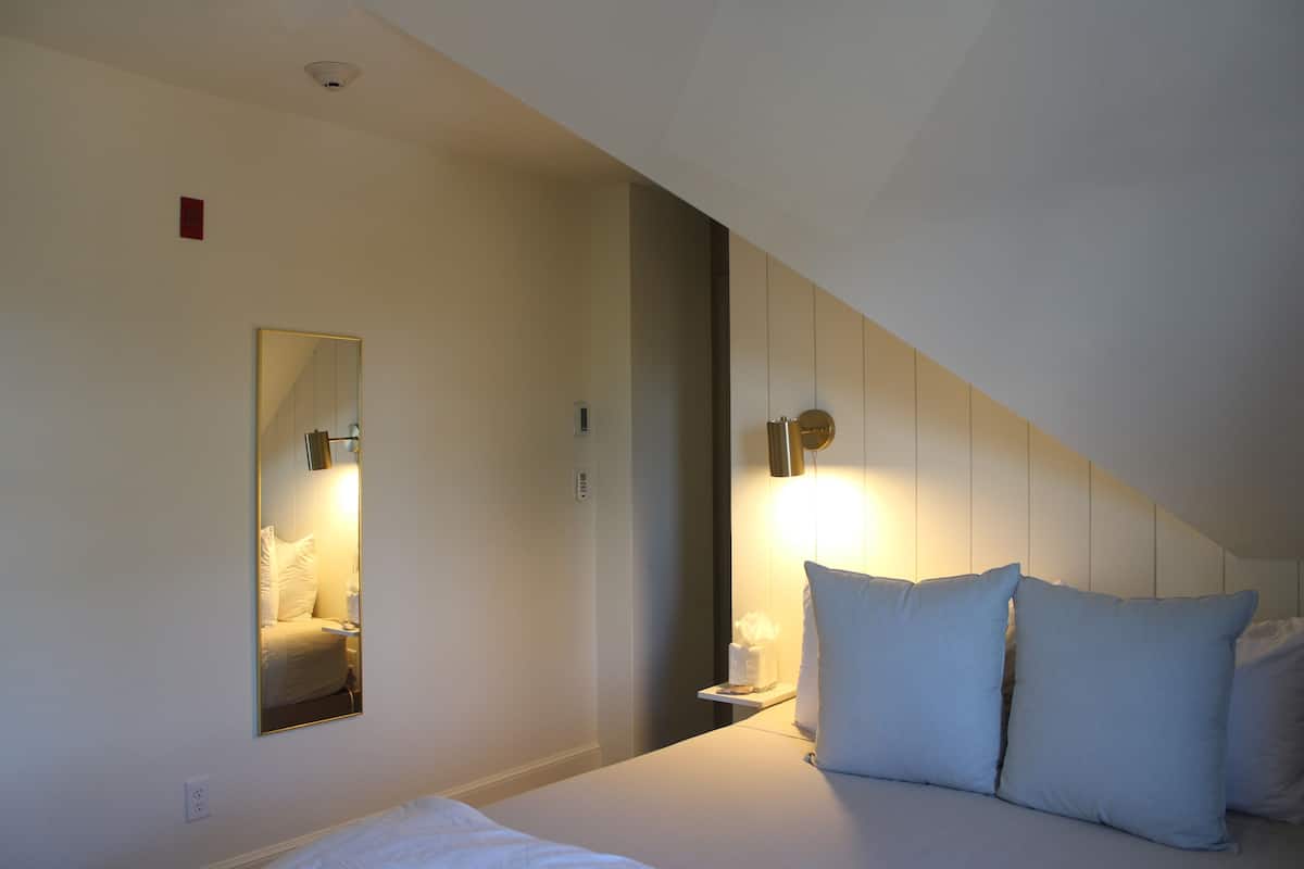 Kamar Standar, 1 Tempat Tidur Queen, pemandangan laut sebagian | Setrika/meja setrika dan Wi-Fi gratis