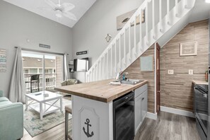 Réfrigérateur, micro-ondes, plaque de cuisson, lave-vaisselle