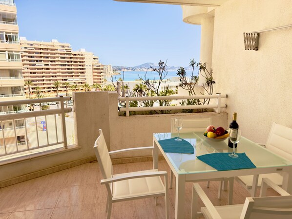 Outdoor dining - 6B Apollo XII sea view (Calp)