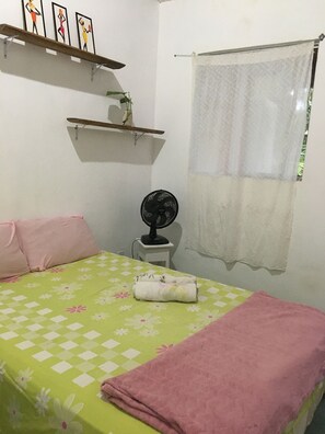 Habitación básica doble, vistas al jardín | Decoración individual, mobiliario individual, wifi gratis y ropa de cama