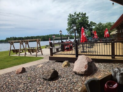 Lake, golf course, tiki bar, volleyball court and bar/restaurant!!