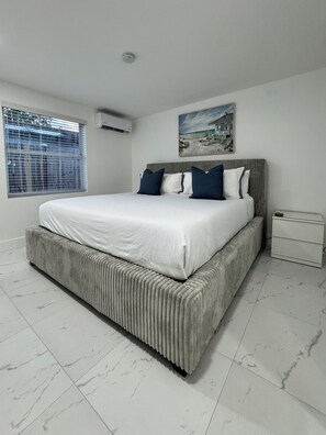 4 bedrooms, desk, iron/ironing board, WiFi