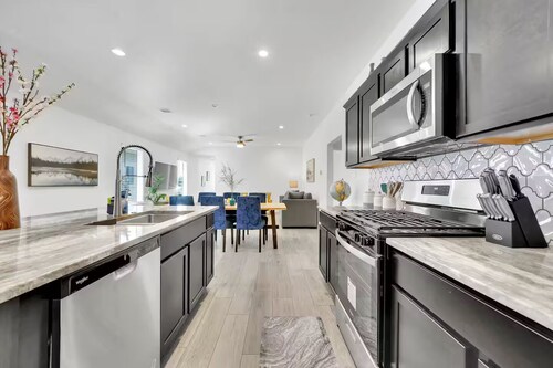 Newly Built 3-Bed Modern Haven, Close to Airport