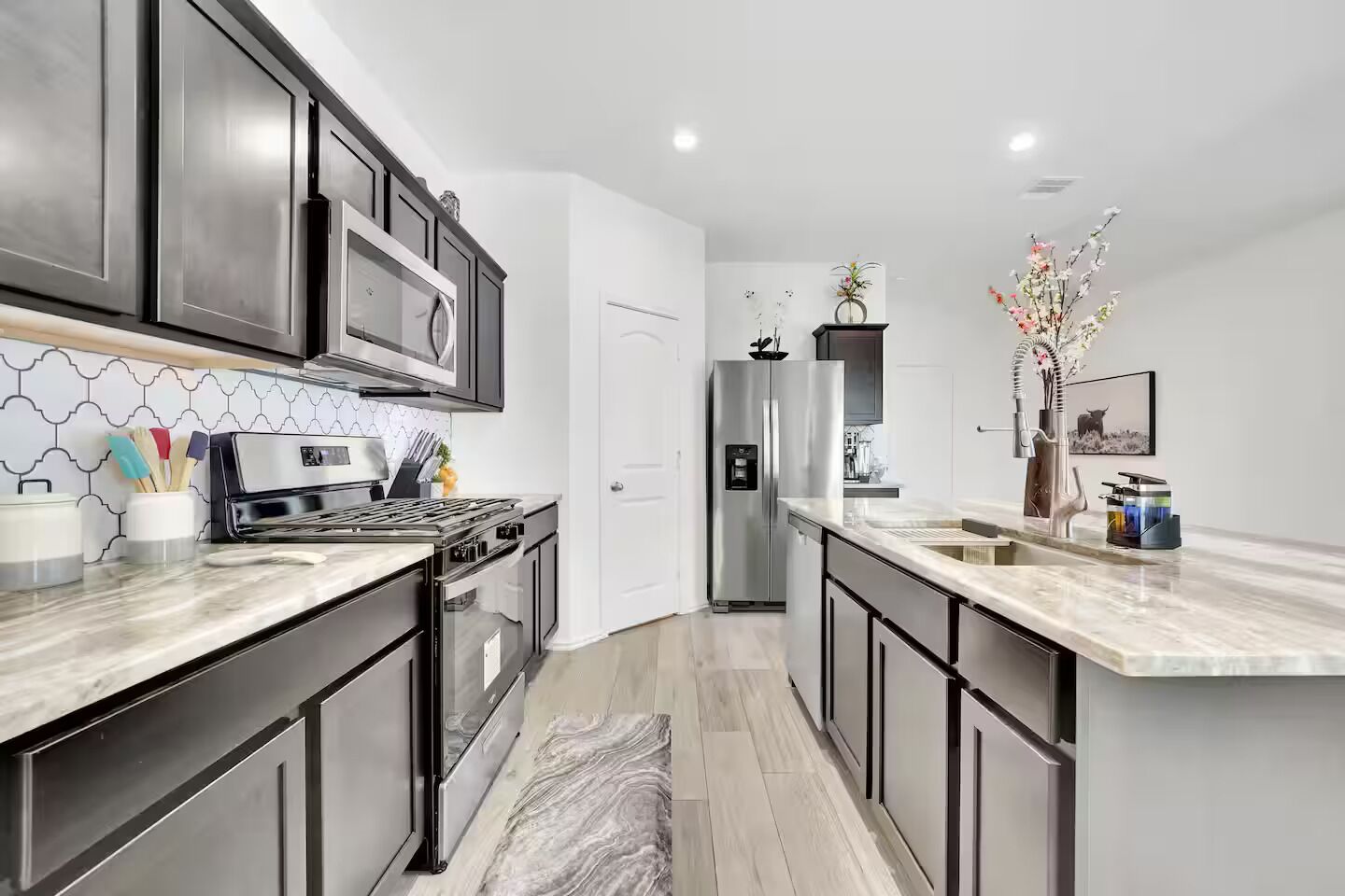 Kühlschrank, Mikrowelle, Ofen, Herdplatte