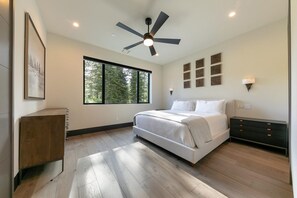 6 bedrooms, desk, iron/ironing board, free WiFi