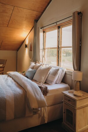 1 slaapkamer, een strijkplank/strijkijzer, gratis wifi, beddengoed