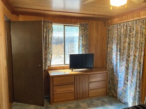 Interior - Charming 2-bedroom cabin in OHV area 12 miles from Crescent Lake. Pet-Friendly. (Cresent Lake)