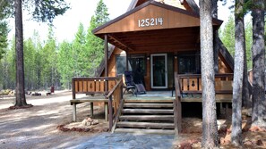 Exterior detail - Charming 2-bedroom cabin in OHV area 12 miles from Crescent Lake. Pet-Friendly. (Cresent Lake)