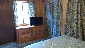 2 bedrooms, bed sheets