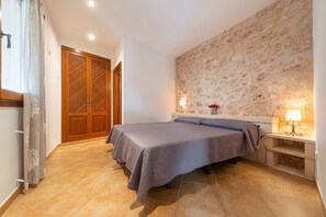 3 bedrooms, iron/ironing board, free WiFi, bed sheets - CAS BATLET - Rustic villa with private pool and free Wi-Fi (Felanitx)