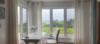 Fantastic ocean view! Relax at this peaceful getaway