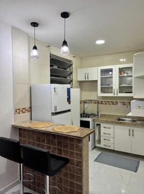 Fridge, microwave, oven, stovetop - Stylish 1BR • Steps to Copacabana Beach (Copacabana Rio de Janeiro)
