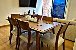 Dining - Modern and Fully-equipped Apartment - Total Comfort (Cuenca)