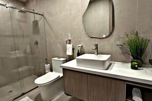 Shower - Modern and Fully-equipped Apartment - Total Comfort (Cuenca)