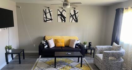 Charming 2-bedroom duplex in fabulous Avon with WiFi, AC