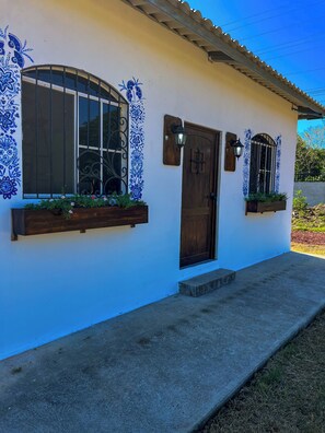 Traditional Studio Suite, 1 Queen Bed with Sofa bed, Patio | Terrace/patio - Tres Cielos Cabanas (Playa Las Hojas)