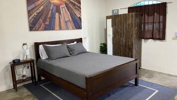 Bügeleisen/Bügelbrett, kostenloses WLAN, Bettwäsche