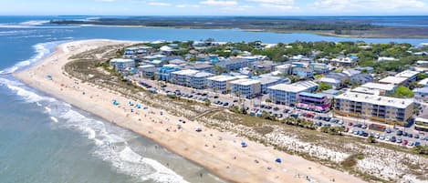 بالقرب من الشاطئ