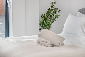 2 chambres, fer et planche à repasser, accès Internet, draps fournis