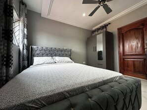 2 chambres, fer et planche à repasser, Wi-Fi gratuit, draps fournis