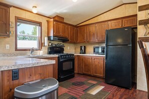 冰箱、微波炉、烤箱、炉灶