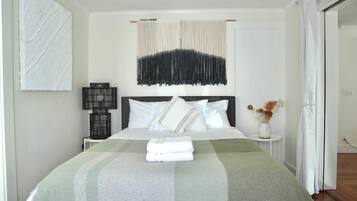 2 habitaciones, tabla de planchar con plancha, wifi y ropa de cama