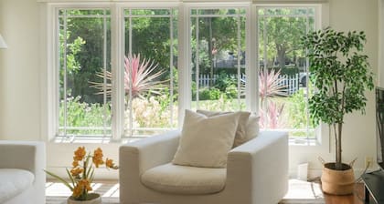 2B in DT near Stanford, Big Living room & Kitchen