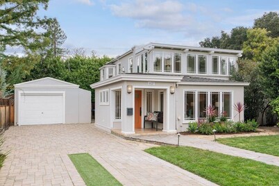 5mins walk 2 PA DT, Stanford, Dinning&Markets 2B2B