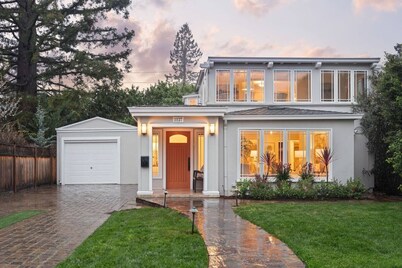 2B in DT near Stanford, Big Living room & Kitchen