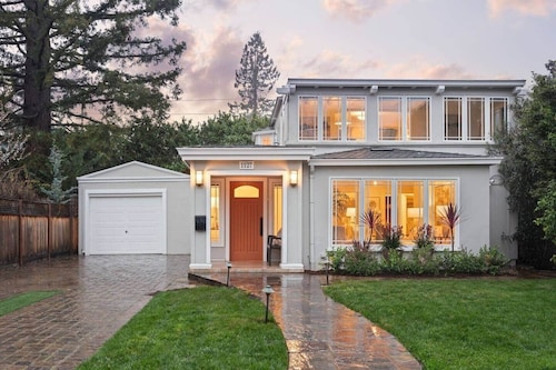 5mins walk 2 PA DT, Stanford, Dinning&Markets 2B2B