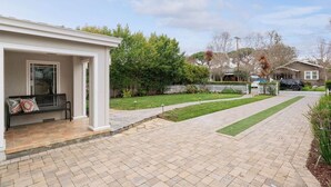 A residential driveway with a covered porch, a bench, and a well-maintained lawn. - 5mins walk 2 PA DT, Stanford, Dinning&Markets 2B2B (Palo Alto)