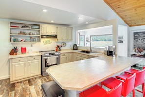 House (3 Bedrooms) | Interior