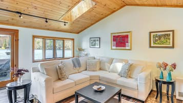 House (3 Bedrooms) | Front of property