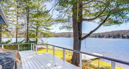 Watercrafts & Dock: Stunning Lakehouse in Becket!